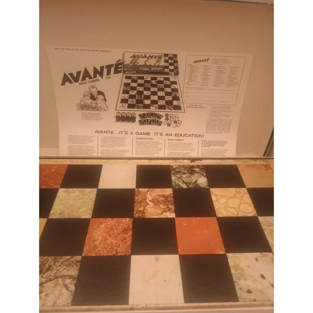Vintage Avante Family Board Game